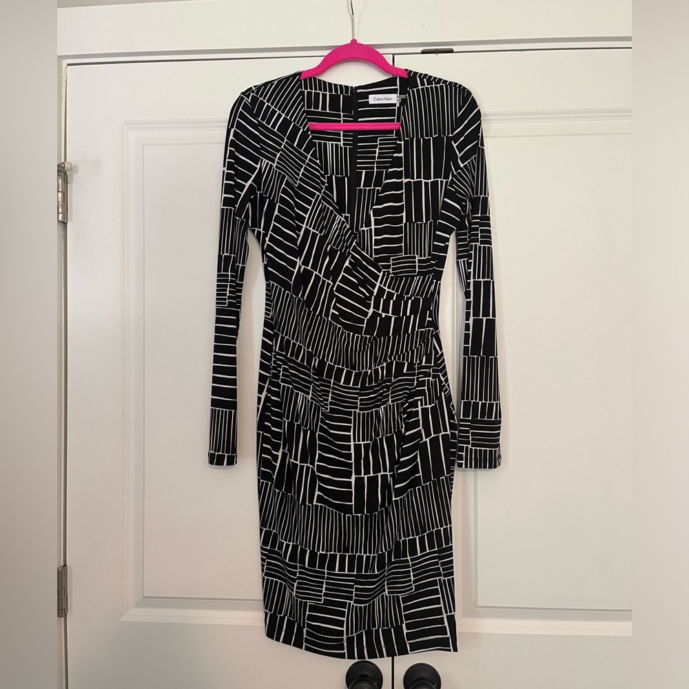 Calvin Klein - Black and White Wrap-Dress. Size 10